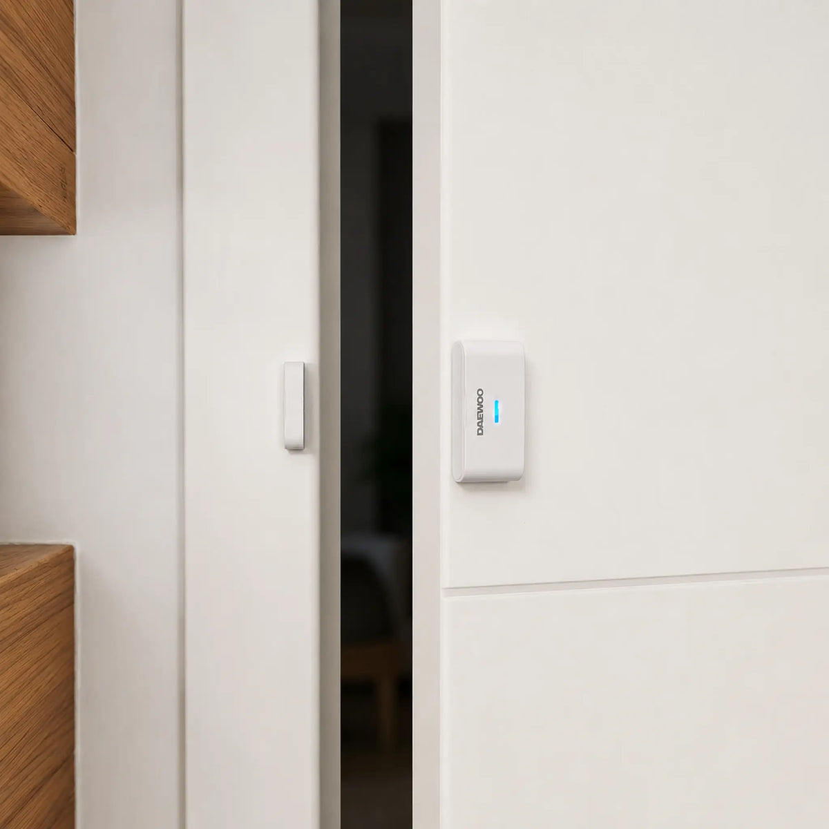 Détecteur WDV301 sur une porte ouverte : LED allumée lors de la détection