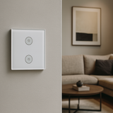 Interrupteur connecté Daewoo 2 zones ILC502W installé dans un salon