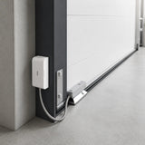 Contacteur de porte de garage Daewoo installé sur une porte sectionnelle