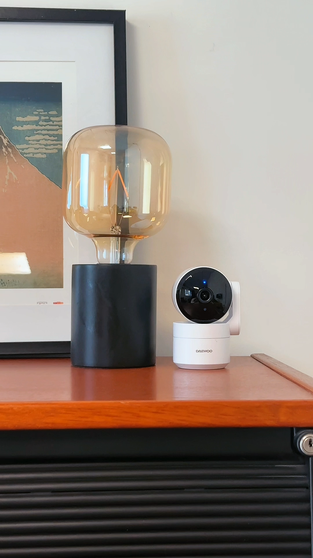 Charger la vidéo: <p>Branchez la centrale, suivez les instructions affichées dans l’application, et votre alarme sera prête en <strong>2 à 5 minutes</strong>. Pas besoin de compétences techniques : <strong>tout est assisté à l’écran</strong>.</p>